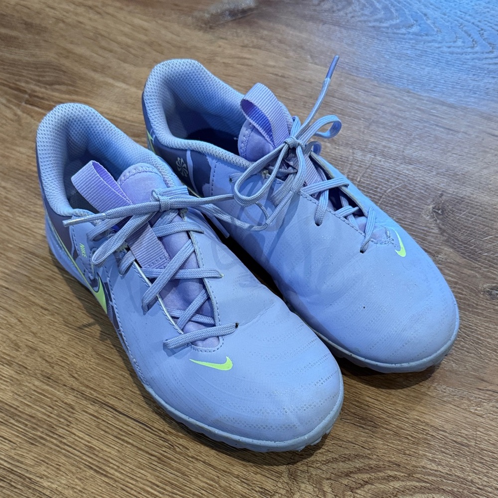 Nike Lilac turf shoes with Neon Yellow Swoosh (size 2)